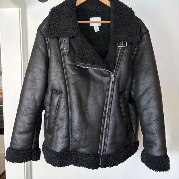 H&M black bomber jacket with shearling trim - Picture 4 of 4